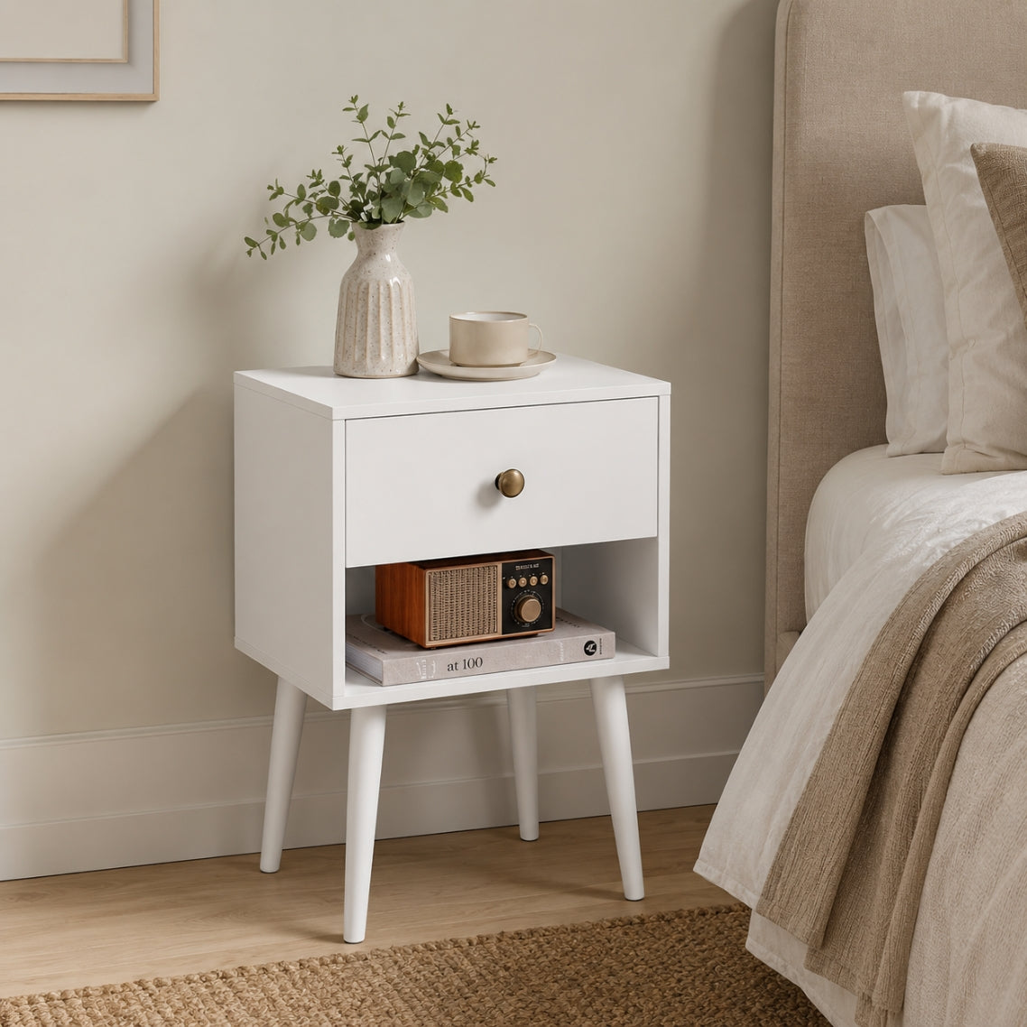 Table de chevet scandinave en bois massif blanc