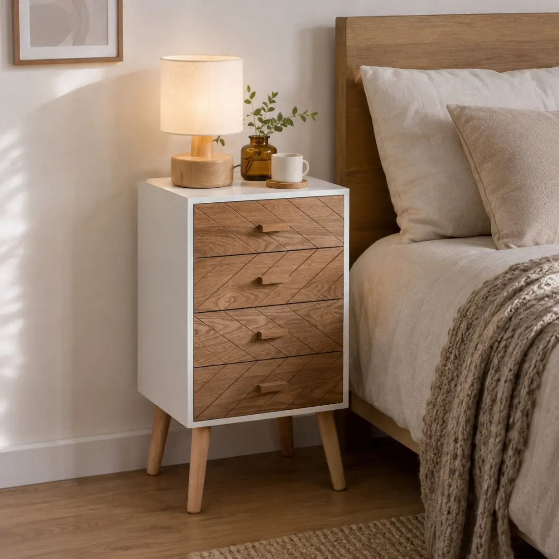 Table de chevet scandinave haute en bois avec 4 tiroirs